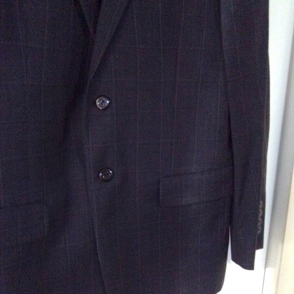 38s Slim Fit Jos.A.Banks 2 piece suit - Picture 2 of 5